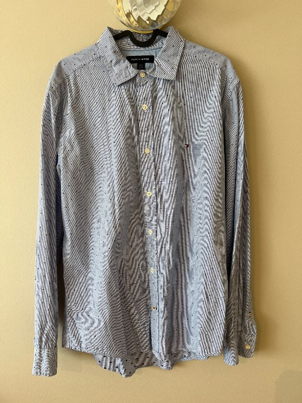 TH skyrta