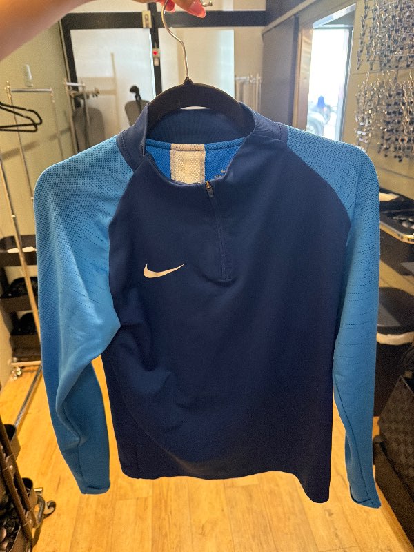 Blá nike peysa