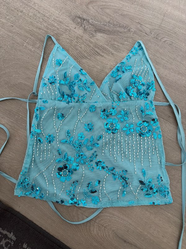 Sequin blár toppur