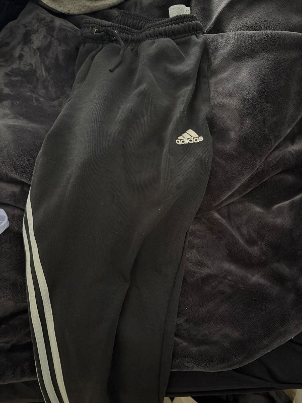 Svartar adidas buxur