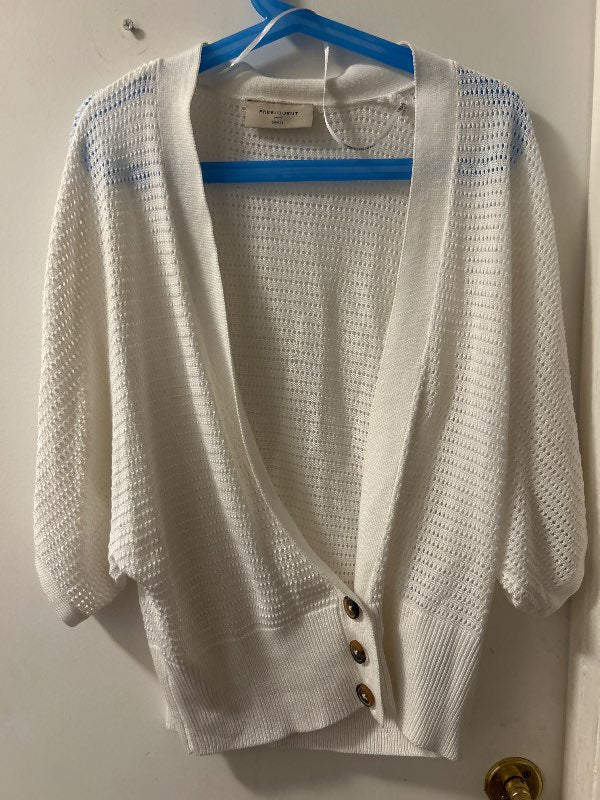 White shrug FREE/QUENT