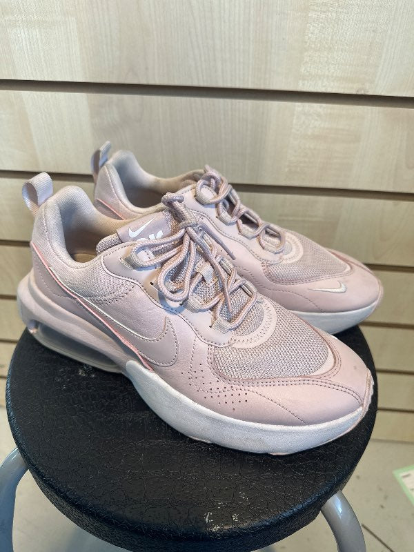 Nike bleikir skór