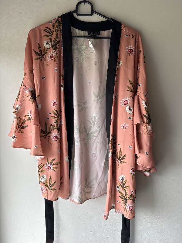 Bleikur Kimono