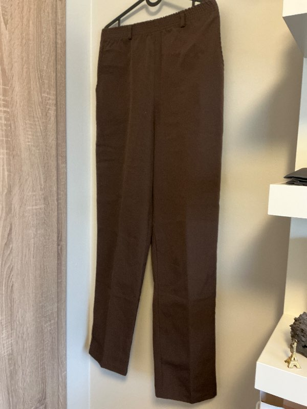 Brúnar straight leg buxur