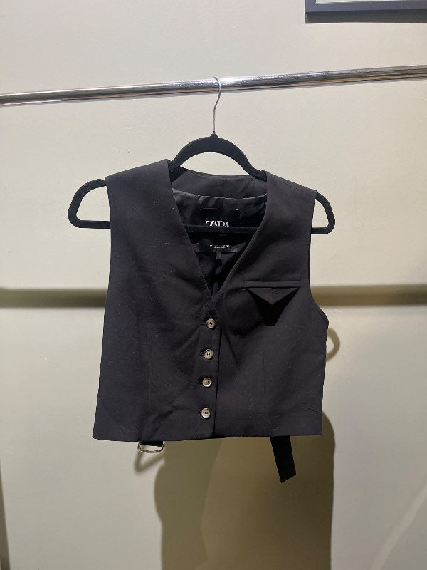 Zara, svart vesti