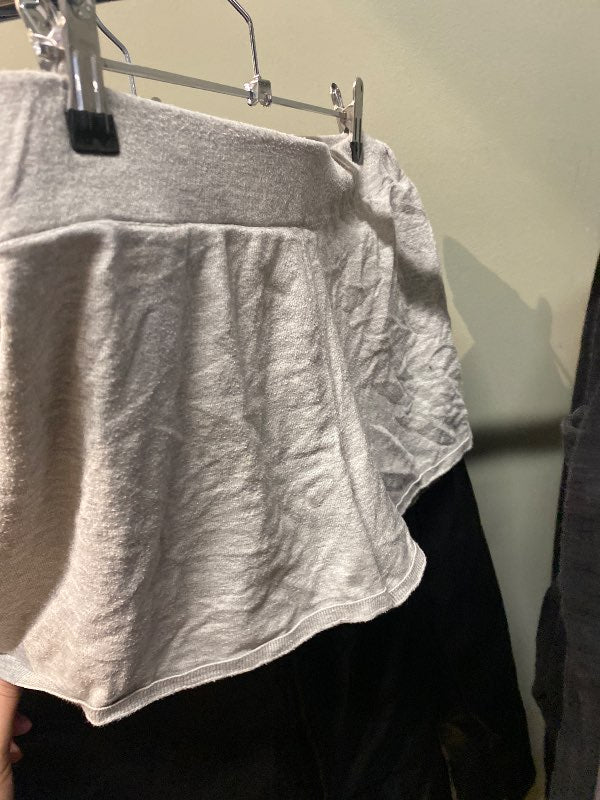 Grátt sett stutt buxur