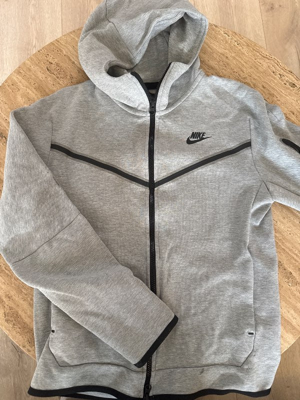 Nike hettupeysa með rennilás
