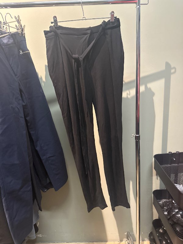 Svartar fínar loose buxur Mango