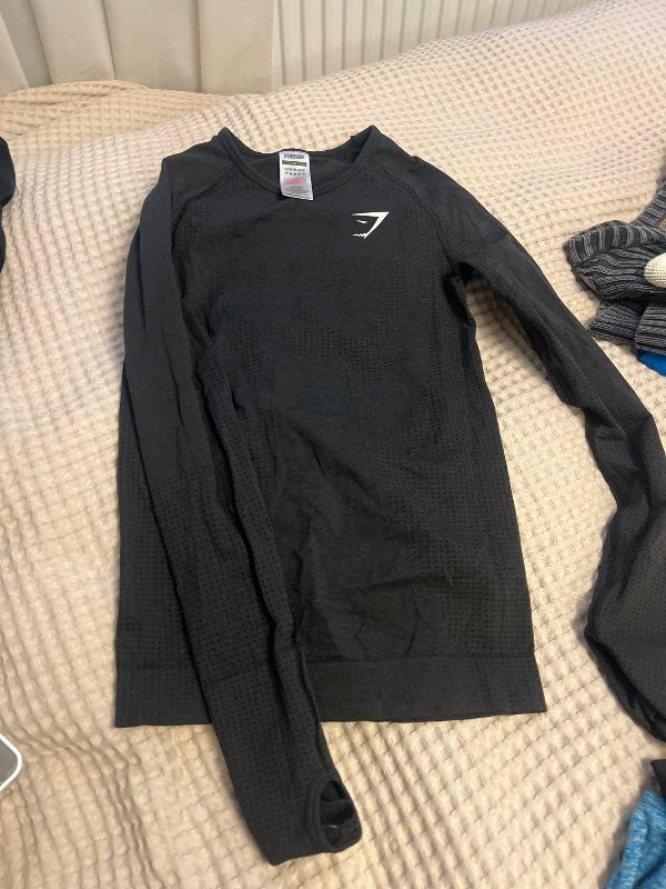 Gymshark svört peysa