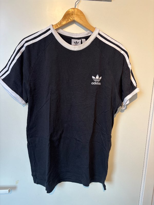 Adidas bolur