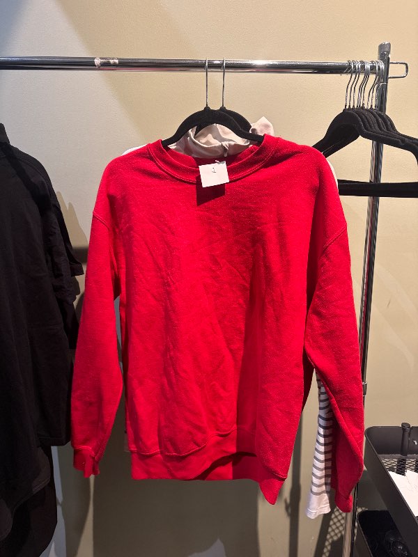 Rauð crewneck peysa