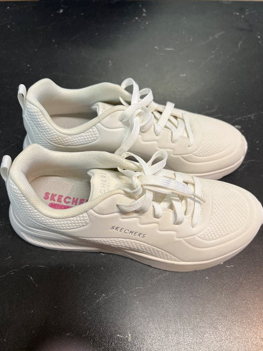 Skechers