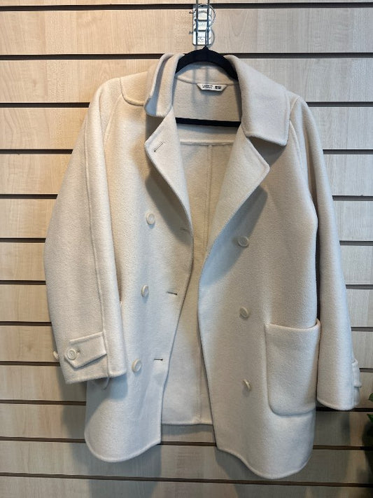 uniqlo hvìt kàpa