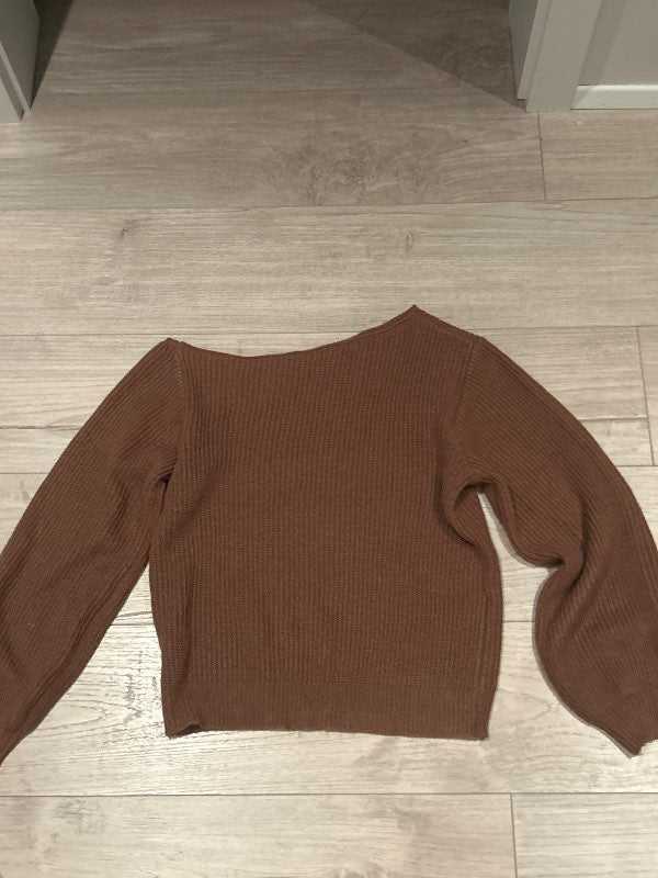 Brún off the shoulder peysa