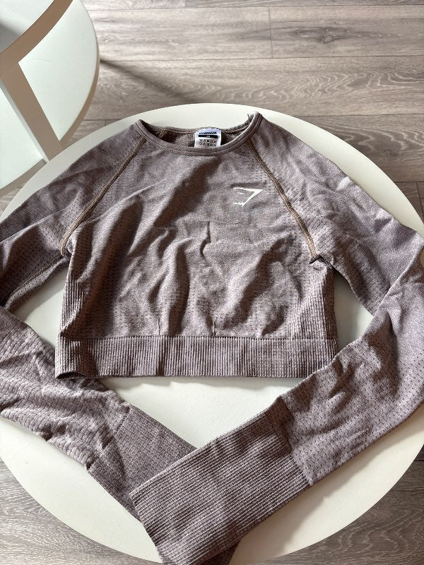 Gymshark crop peysa