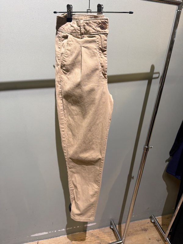 Ljósbrúnar chino buxur