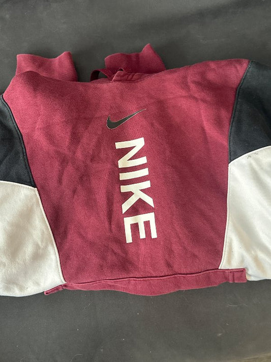 Vínrauð nike peysa