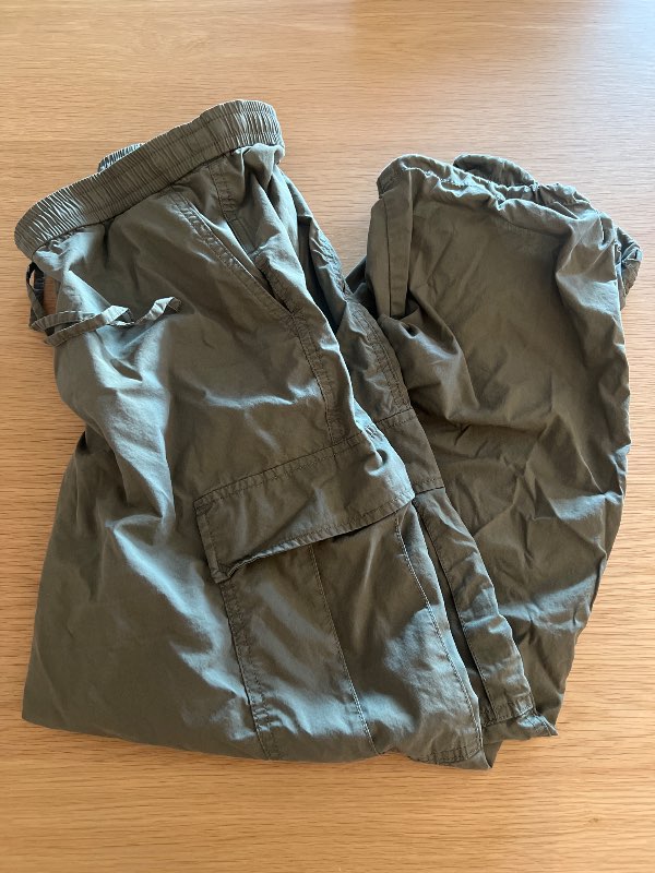 Uniglo cargo buxur grænar