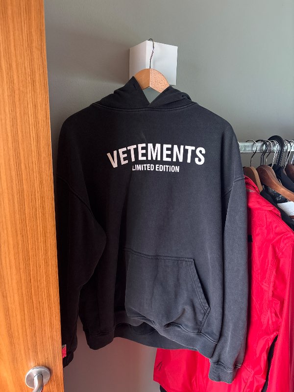 Vetements peysa
