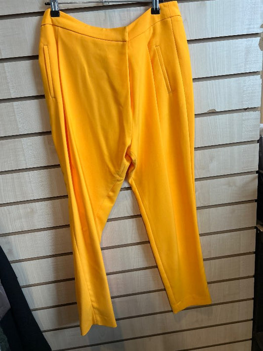 Zara gular buxur