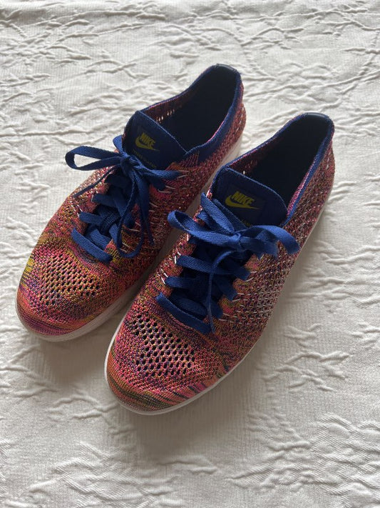 NIKE Classic marglitir