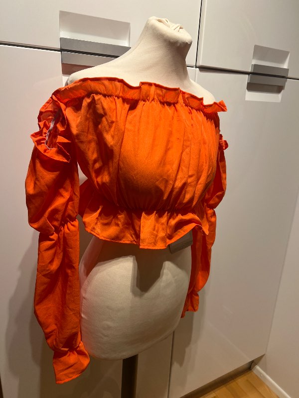 Orange blússa shoulderless