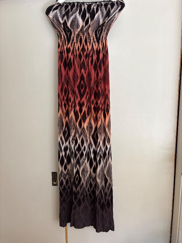 Rauður og hvítur strapless maxi kjóll