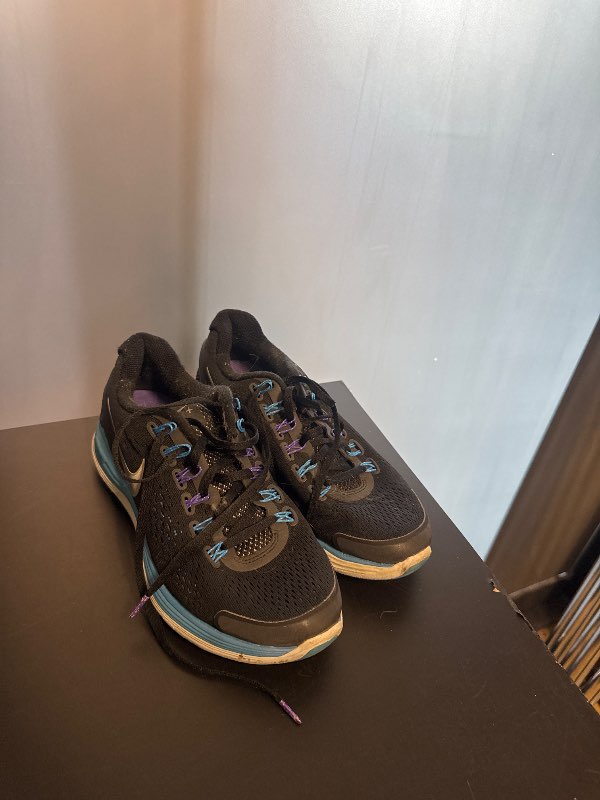 Svartir nike skór