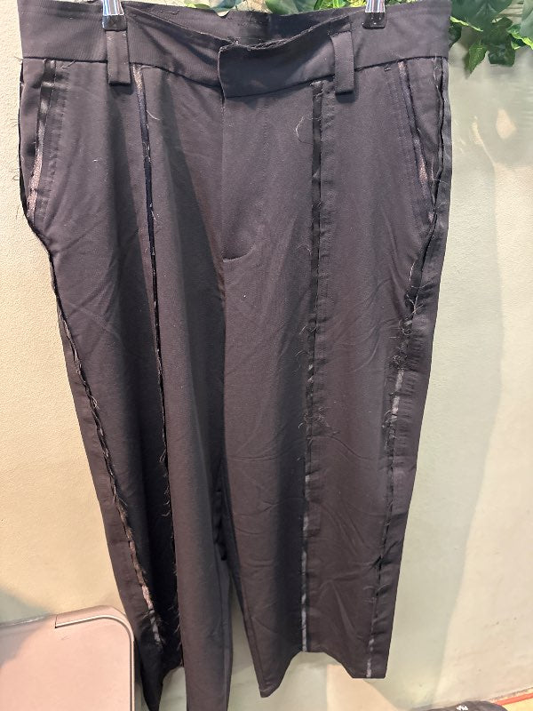 Generation Berskha suit buxur