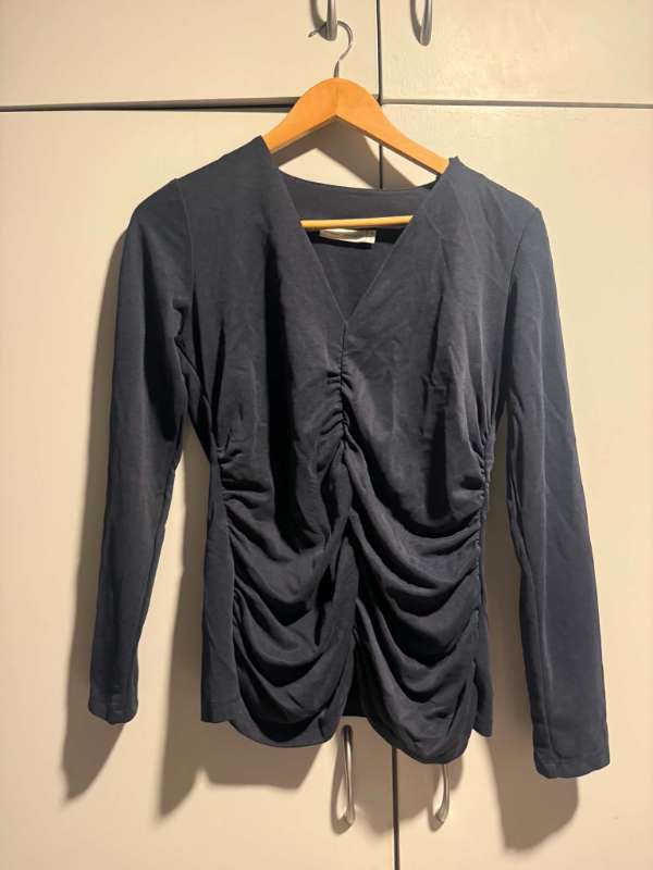 Dökkblár Inwear blússa