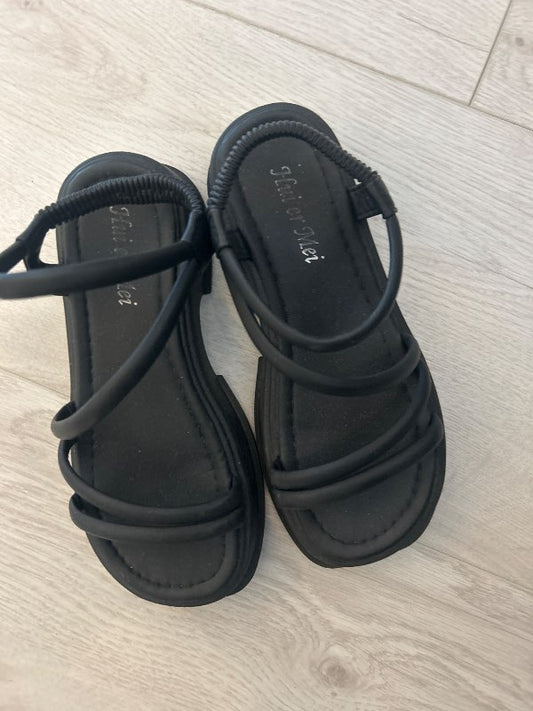 Sandalar
