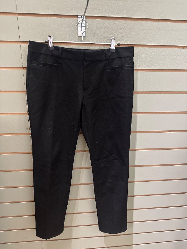Banana Republic svartar