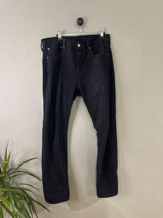 Svartar levis