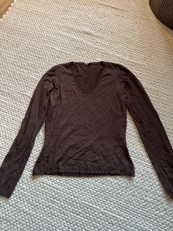 V-neck brún peysa