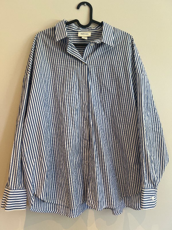 Monki skyrta hvít/blá oversize