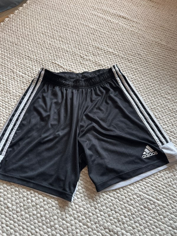 Adidas stuttbuxur