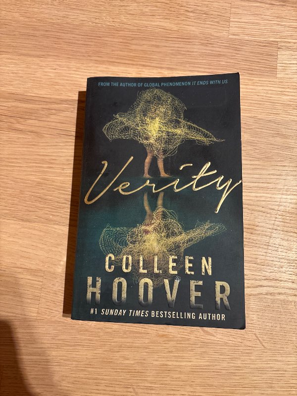 Bók (Verity e. Collen Hoover)