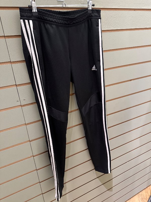 Adidas svartar