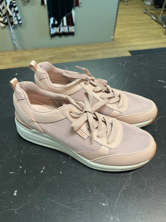 Skechers