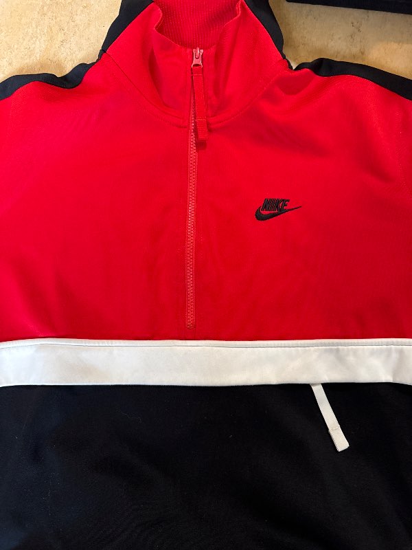 NIKE
