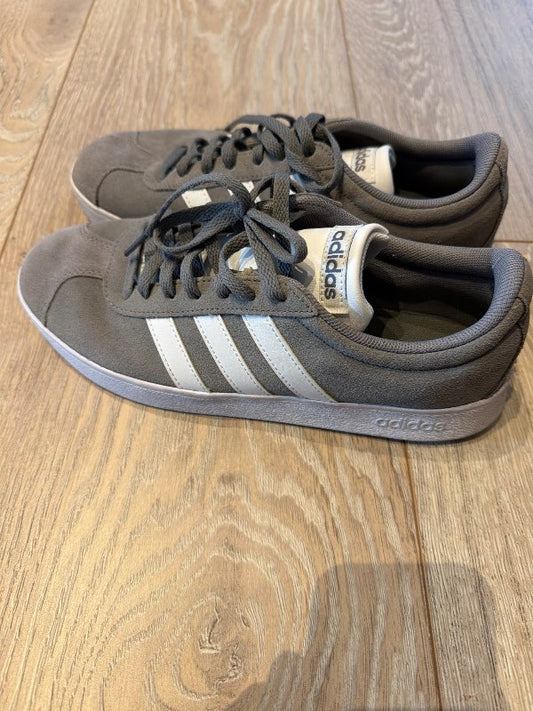 ónotaðir adidasskór