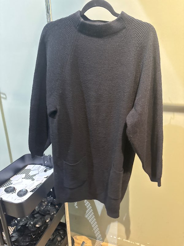 Uniqlo svartur peysukjóll