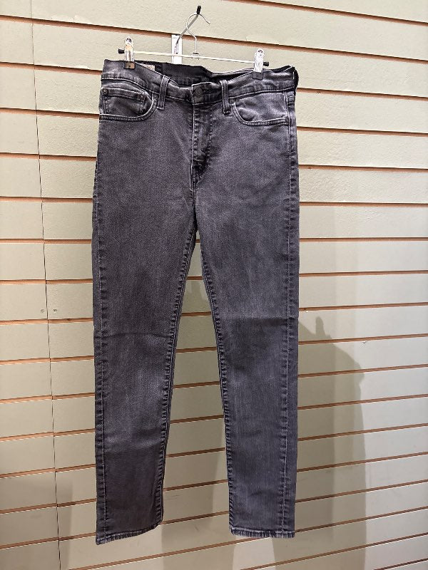 Levis gallabuxur gráar