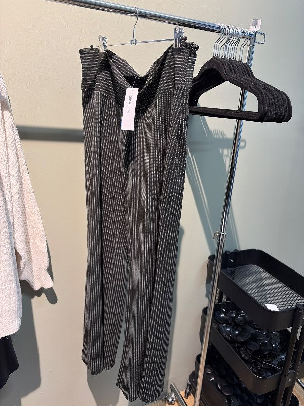 Gina tricot útvíðar dragt buxur ÓNOTAÐAR