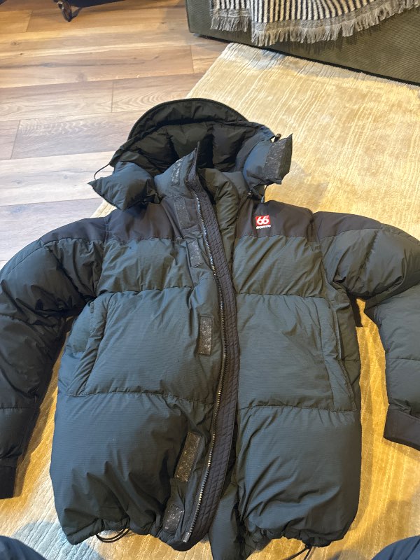 Tindur úlpa svört