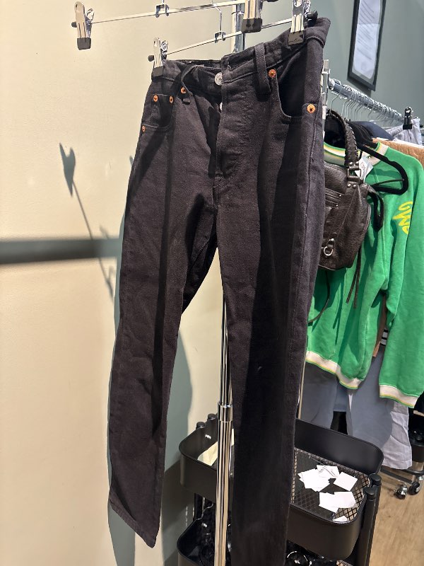 Svartar Levi 501 gallabuxur