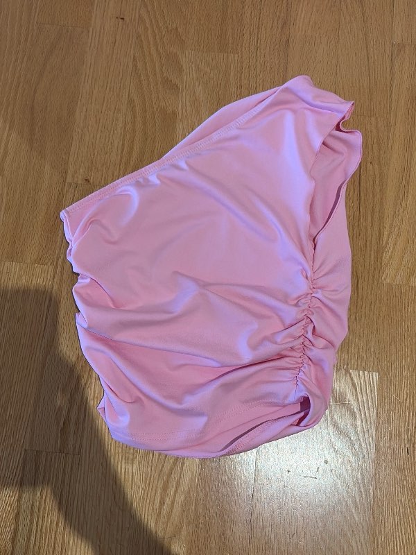 Bleikur one shoulder stuttermabolur GÞ