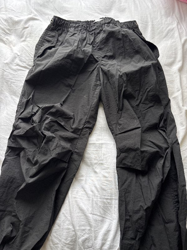 Bershka svartar parachute pants