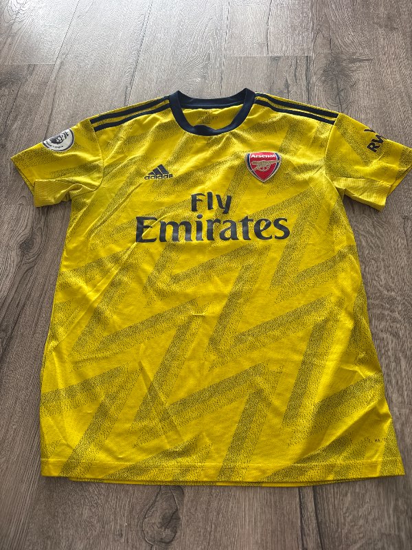 Gul Arsenal-treyja