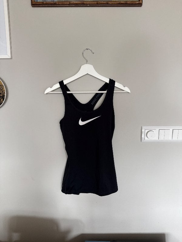 nike æfingabolur